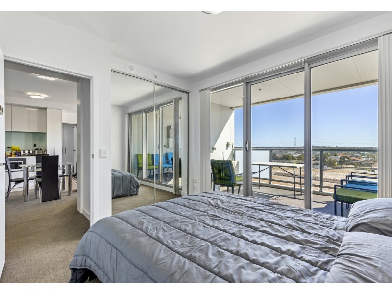 601/17 Malata Crescent, Success WA 6164