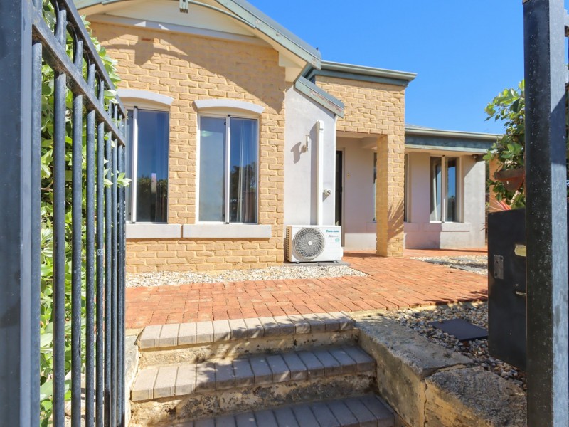 19 Fairbourne Approach, Butler WA 6036