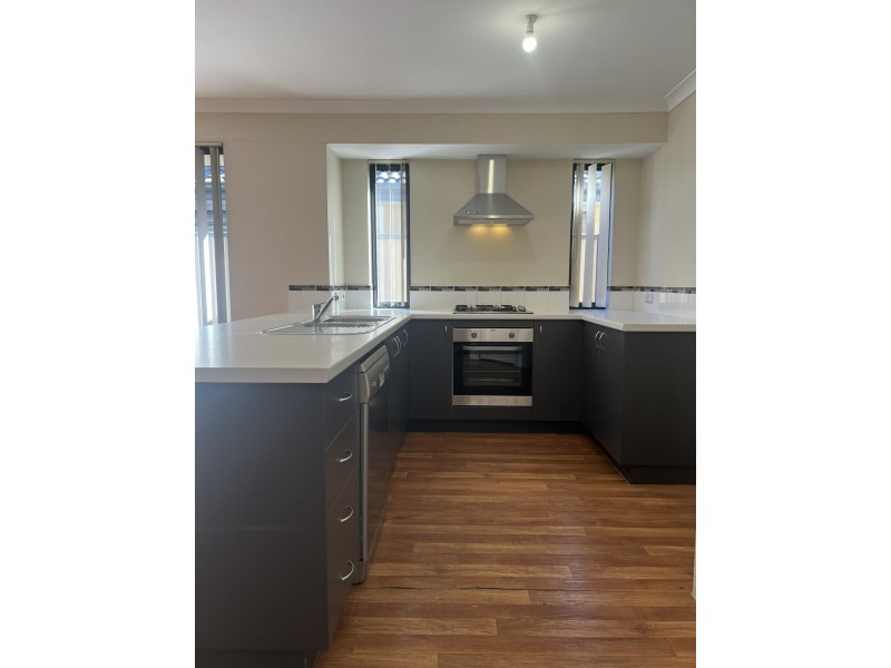 6 Passendale Crescent, Piara Waters WA 6112