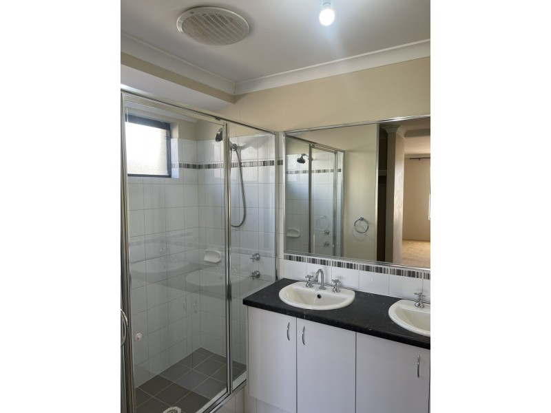 6 Passendale Crescent, Piara Waters WA 6112