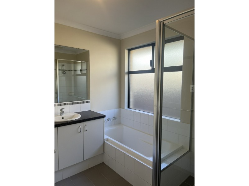 6 Passendale Crescent, Piara Waters WA 6112