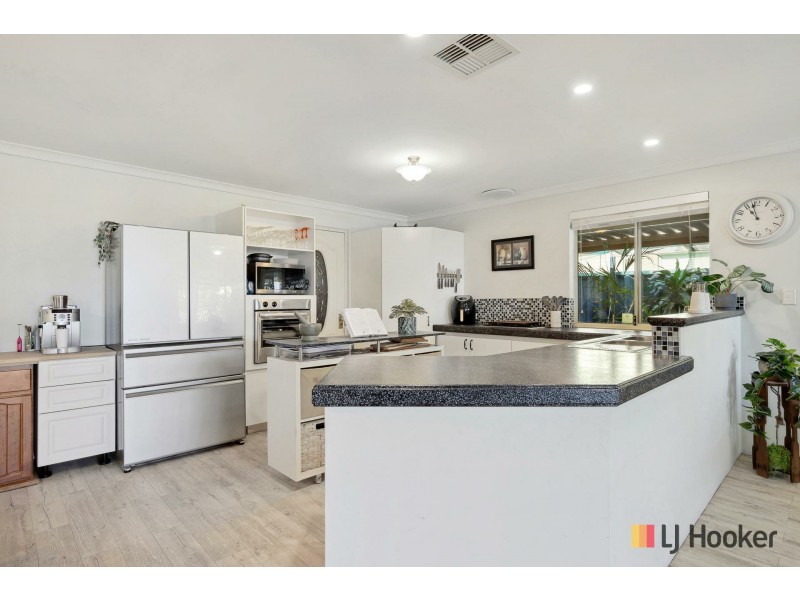 32 Marraboor Place, Success WA 6164