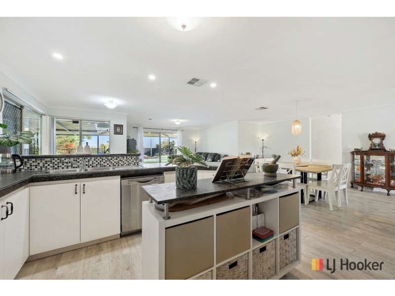 32 Marraboor Place, Success WA 6164