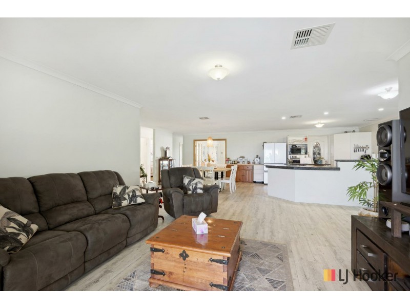 32 Marraboor Place, Success WA 6164