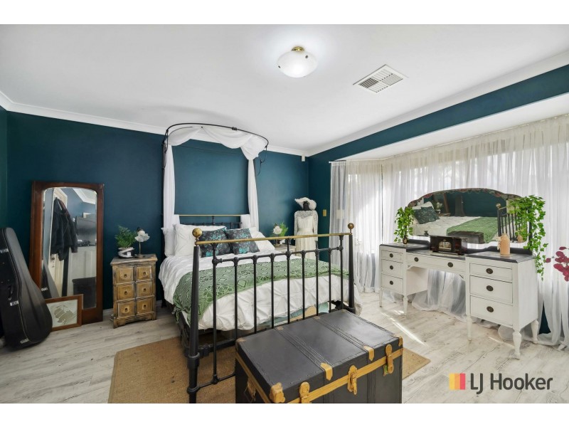 32 Marraboor Place, Success WA 6164