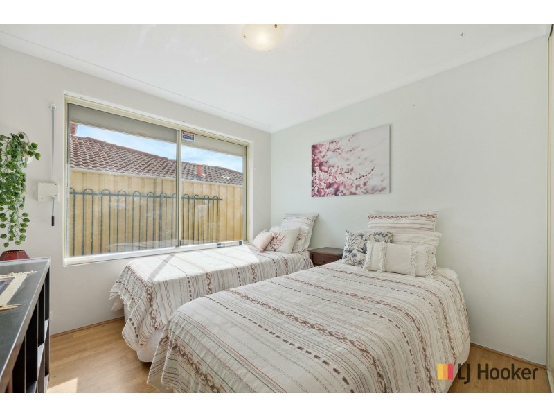 32 Marraboor Place, Success WA 6164