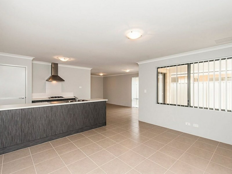 32 Vignerons Loop, Hocking WA 6065