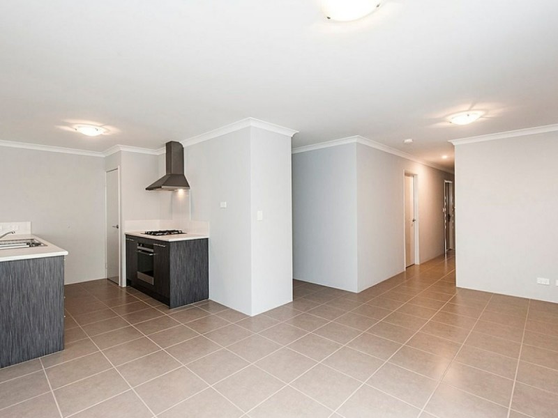 32 Vignerons Loop, Hocking WA 6065