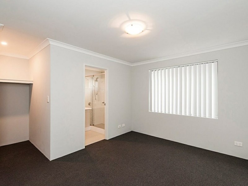 32 Vignerons Loop, Hocking WA 6065