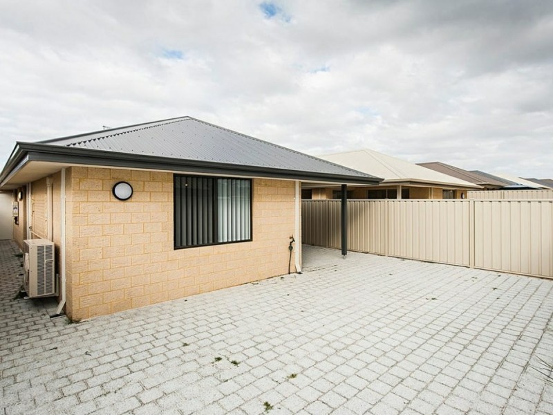 32 Vignerons Loop, Hocking WA 6065