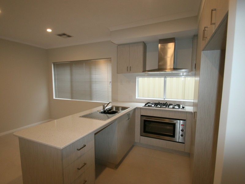 7 Addington Loop, Piara Waters WA 6112