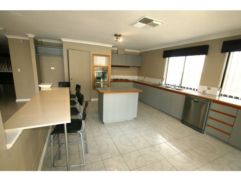 4 Manhattan Ave, Iluka WA 6028