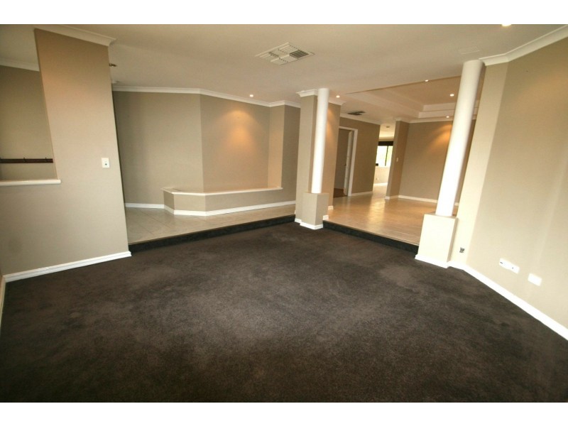 4 Manhattan Ave, Iluka WA 6028