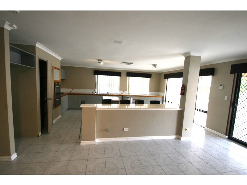 4 Manhattan Avenue, Iluka WA 6028