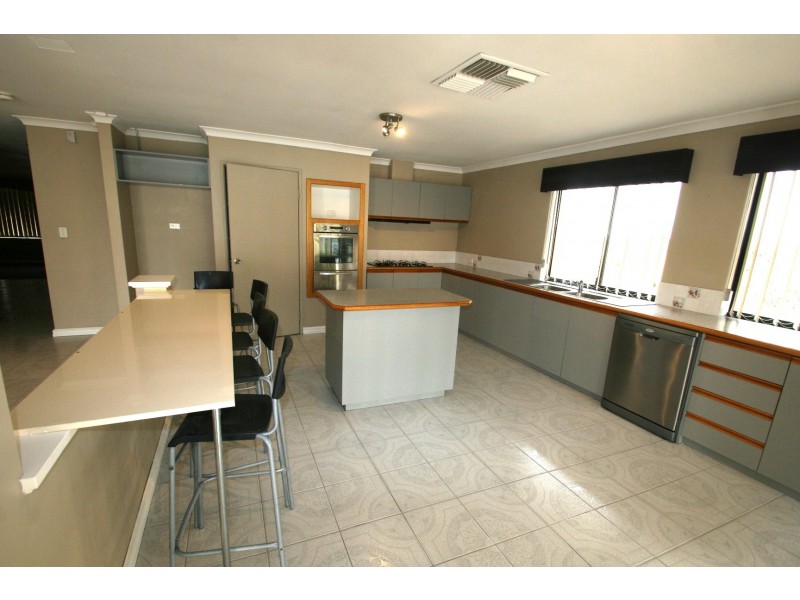 4 Manhattan Avenue, Iluka WA 6028