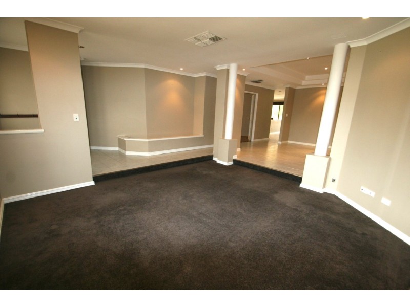 4 Manhattan Avenue, Iluka WA 6028