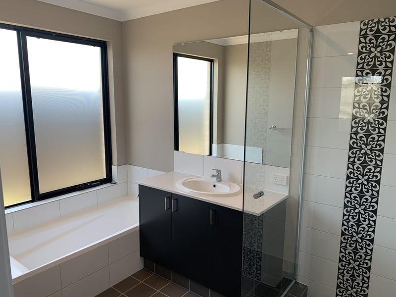 56 Serpentine Drive, South Guildford WA 6055