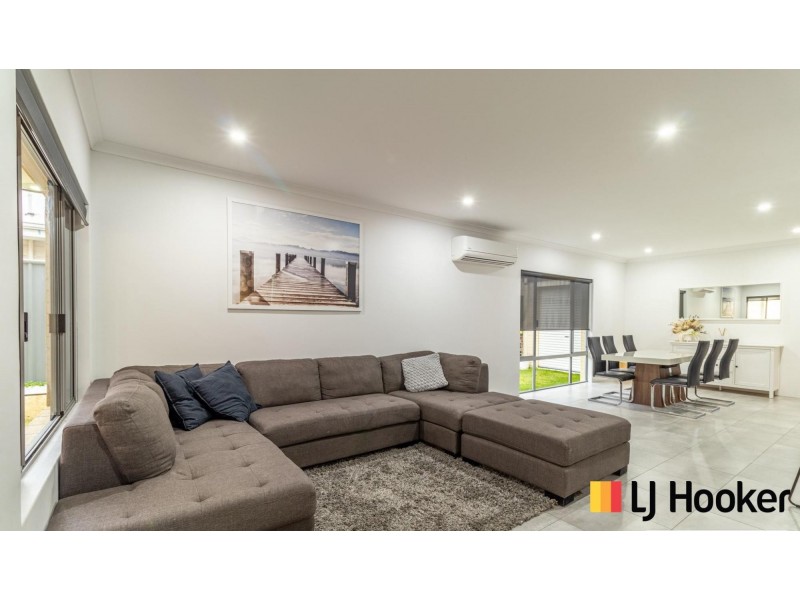 11 Gippsland Way, Banksia Grove WA 6031