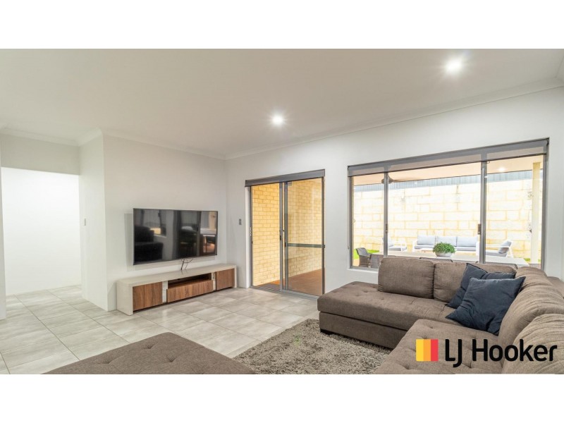 11 Gippsland Way, Banksia Grove WA 6031