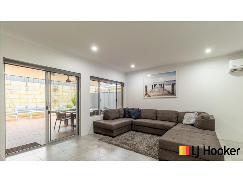 11 Gippsland Way, Banksia Grove WA 6031