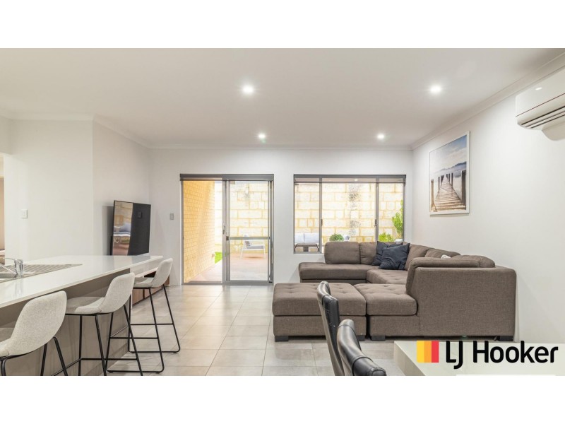 11 Gippsland Way, Banksia Grove WA 6031