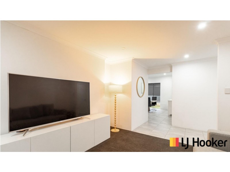 11 Gippsland Way, Banksia Grove WA 6031