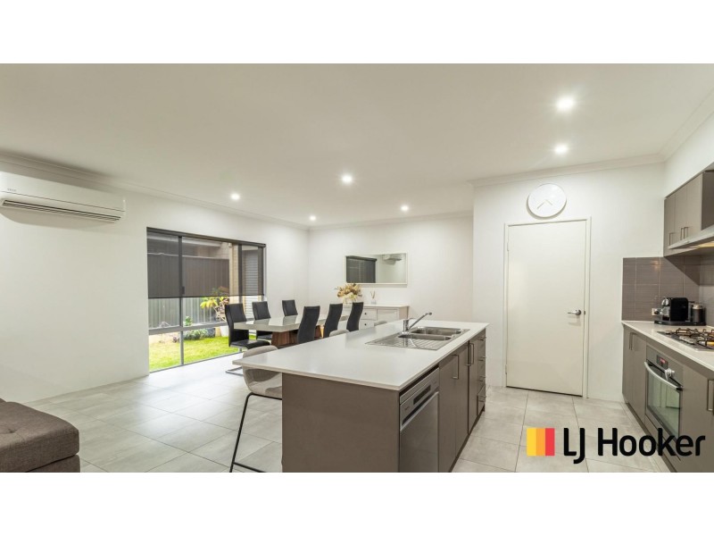 11 Gippsland Way, Banksia Grove WA 6031