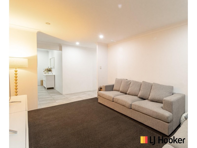 11 Gippsland Way, Banksia Grove WA 6031