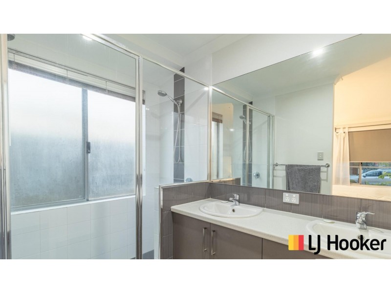 11 Gippsland Way, Banksia Grove WA 6031