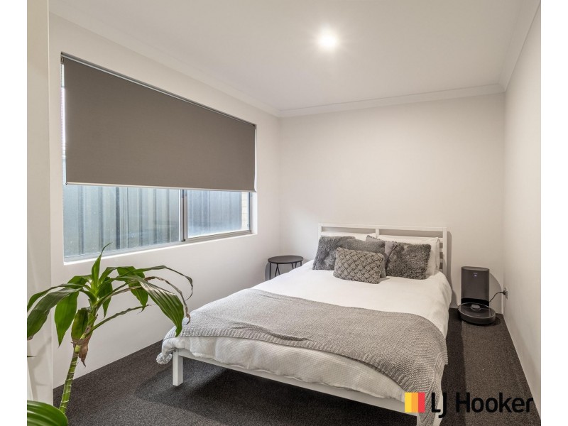 11 Gippsland Way, Banksia Grove WA 6031