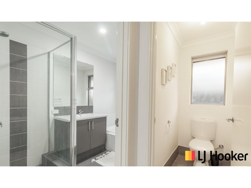 11 Gippsland Way, Banksia Grove WA 6031