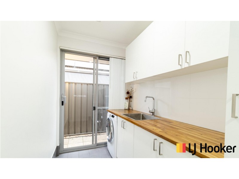 11 Gippsland Way, Banksia Grove WA 6031