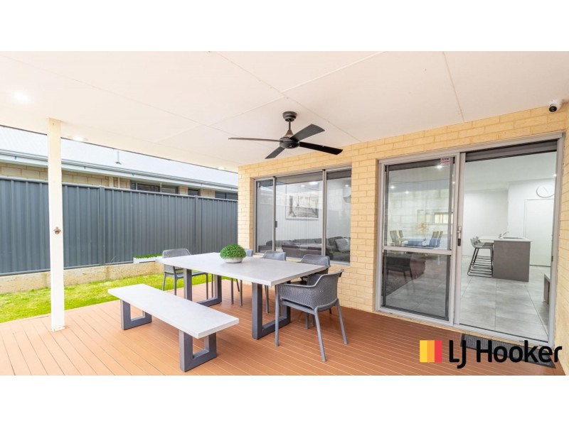 11 Gippsland Way, Banksia Grove WA 6031
