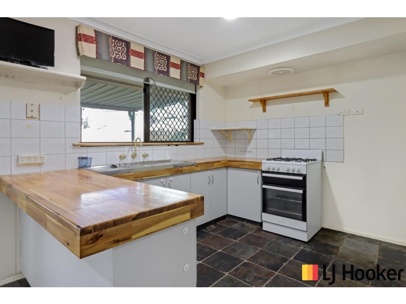 18 Cressida Way, Camillo WA 6111