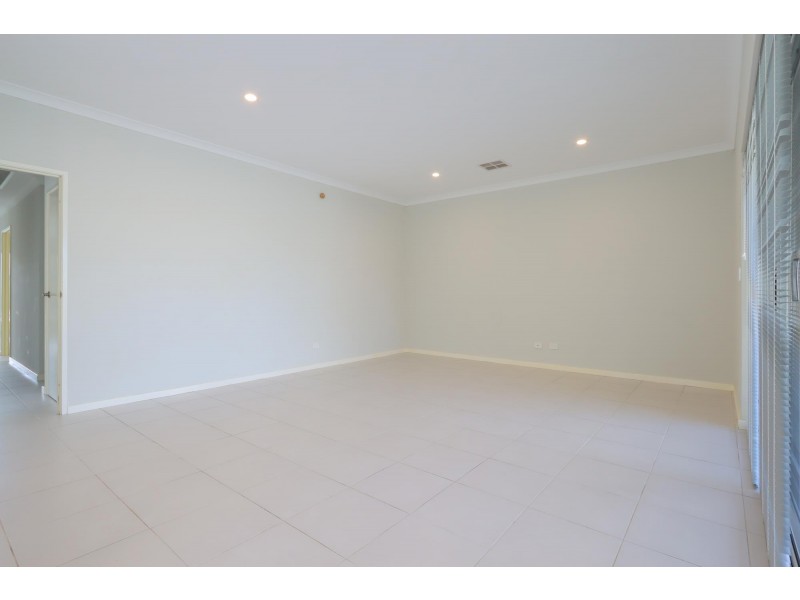 7 Addington Loop, Piara Waters WA 6112