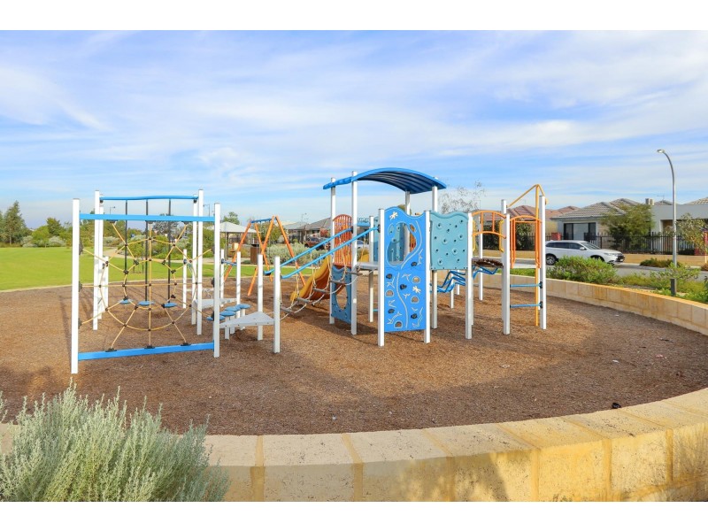 7 Addington Loop, Piara Waters WA 6112