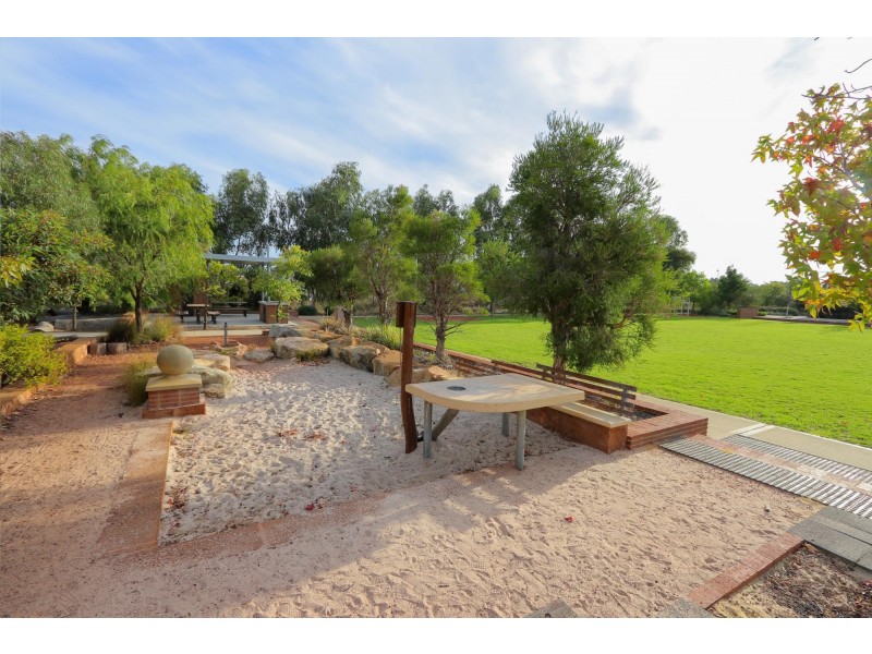 7 Addington Loop, Piara Waters WA 6112