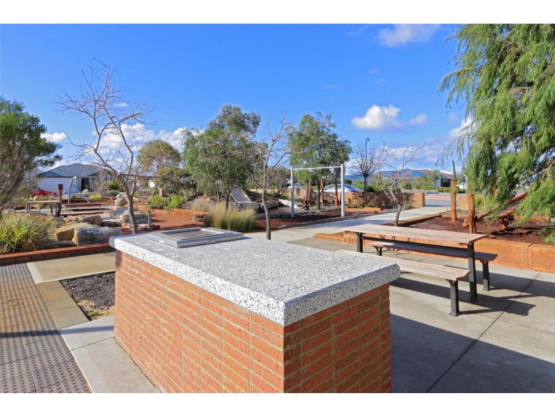 7 Addington Loop, Piara Waters WA 6112