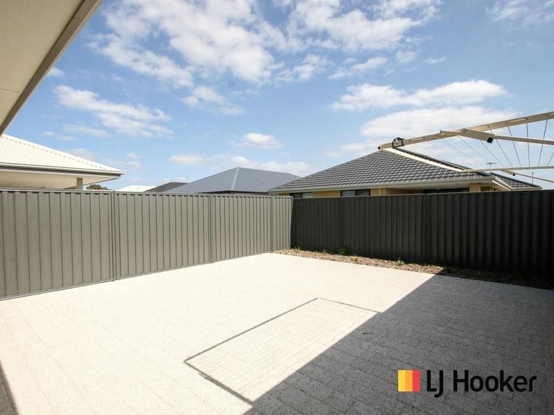 29b Balivanich Loop, Seville Grove WA 6112