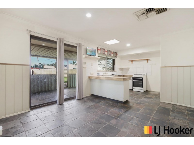 18 Cressida Way, Camillo WA 6111