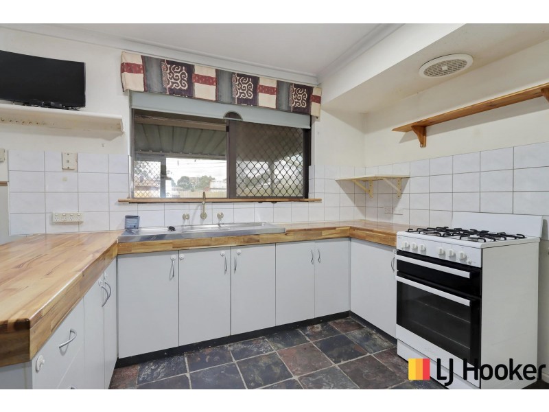 18 Cressida Way, Camillo WA 6111