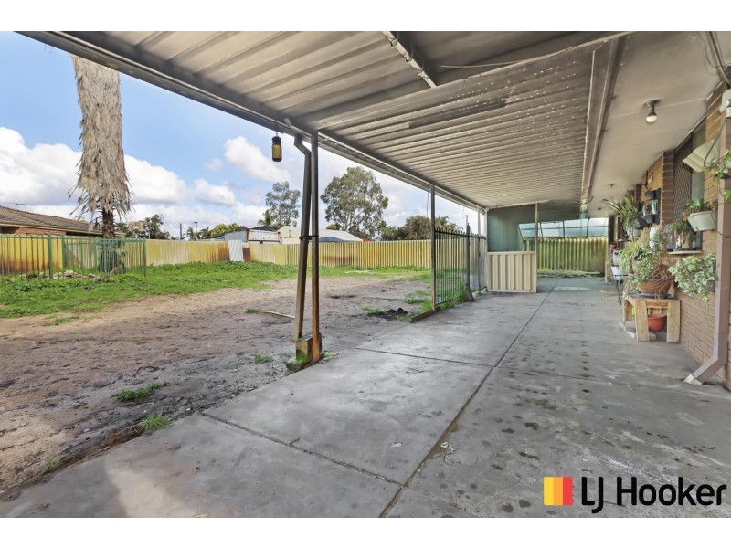 18 Cressida Way, Camillo WA 6111