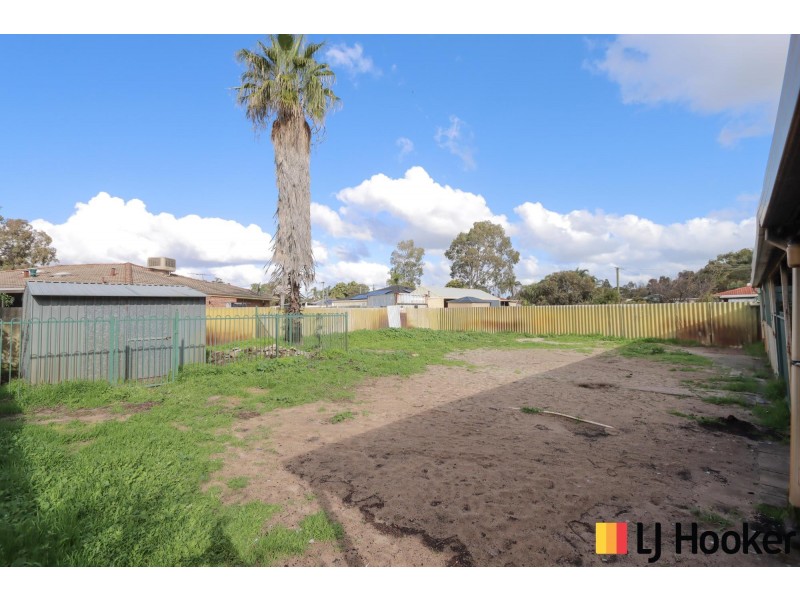 18 Cressida Way, Camillo WA 6111