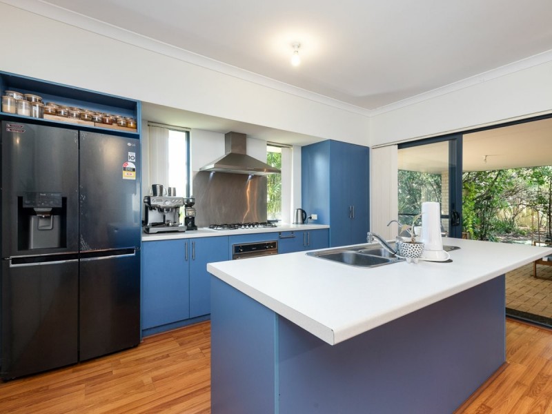 6 Willerin Loop, Success WA 6164