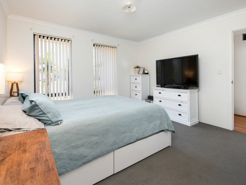 6 Willerin Loop, Success WA 6164
