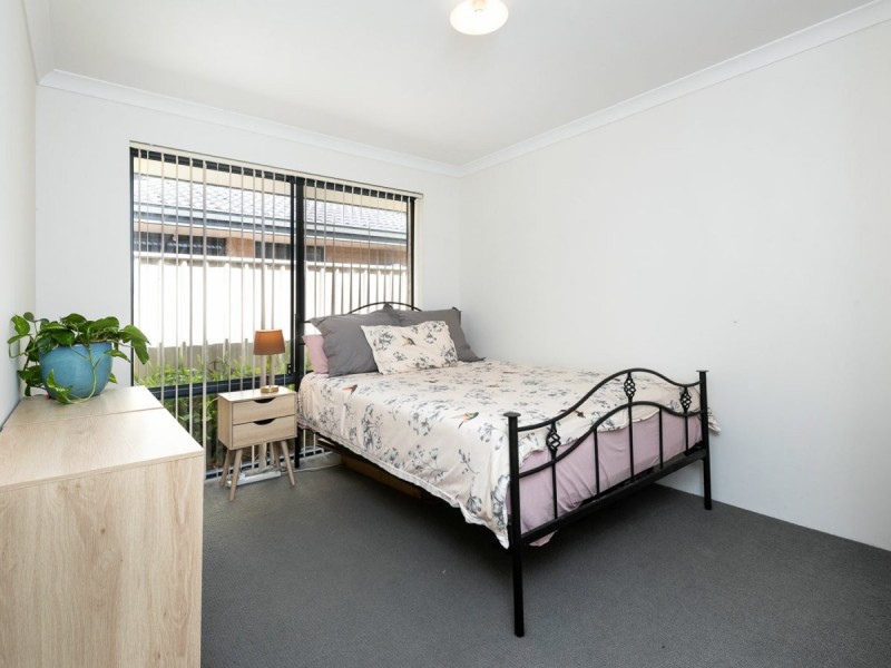 6 Willerin Loop, Success WA 6164