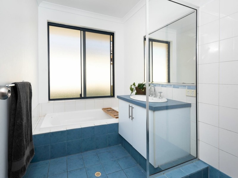 6 Willerin Loop, Success WA 6164