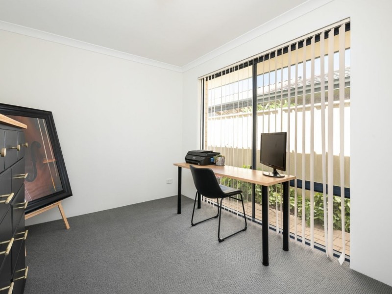 6 Willerin Loop, Success WA 6164