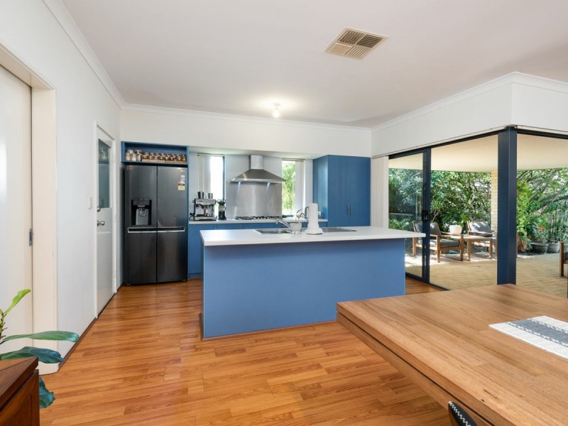 6 Willerin Loop, Success WA 6164