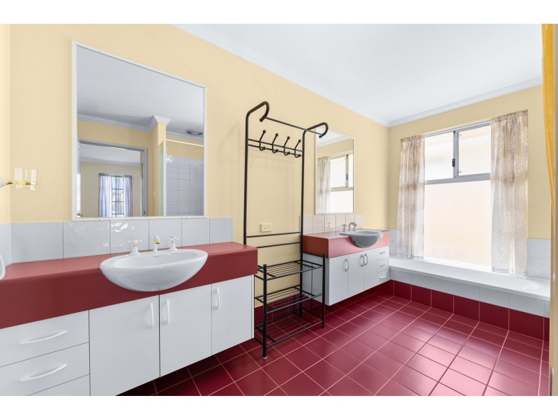 44 Peterborough Circle, North Lake WA 6163